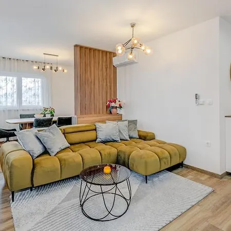 Lejlighed Deluxe Suite, 3 Bedrooms, 2 Bathrooms, Parking Trogir