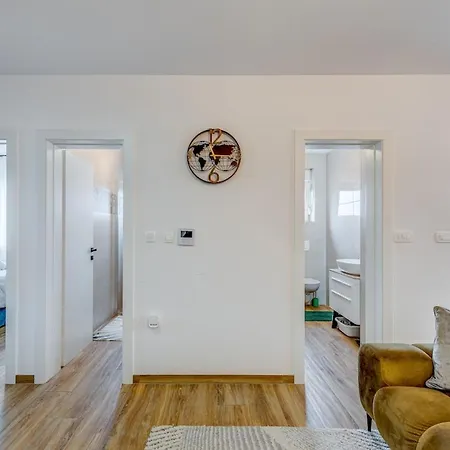 Deluxe Suite, 3 Bedrooms, 2 Bathrooms, Parking 公寓 特罗吉尔